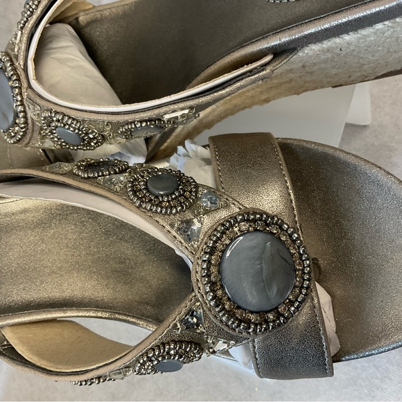 Kenneth Cole Reaction Jeweled Wedges New- Size 7.5 - Picture 6 of 9